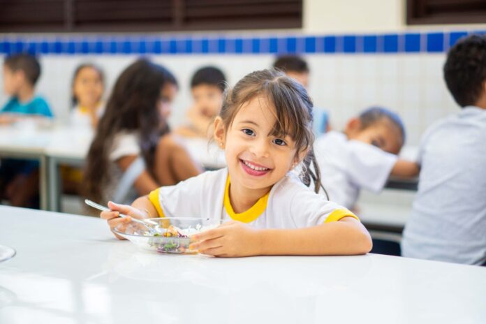 Estudantes do Centro de Educação Infantil 03 de São Sebastião aproveitam a hora do almoço | Fotos: André Amendoeira/ SEEDF