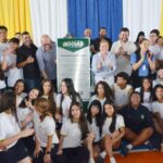 Estudante é esfaqueado por suposto namorado na porta da escola em Valparaíso