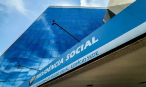 INSS reduz fila em abril com “paliativos” e especialistas alertam para judicialização