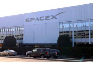 Elon Musk pode fundir SpaceX e Tesla, e os acionistas não têm como impedir