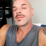 Professor é encontrado morto em casa e polícia investiga latrocínio ou crime homofóbico em Valparaíso