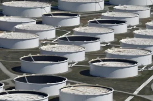 Estoques de petróleo caem 1,692 milhão de barris na semana, revela DoE